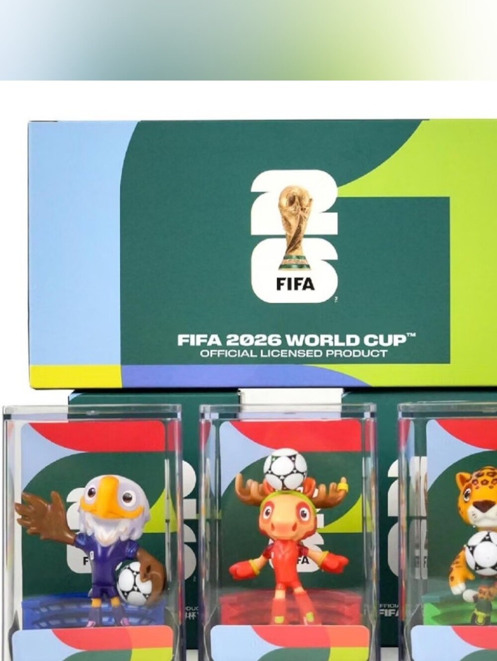 Lic. Combo Fifa Mascot Figurines & Cap